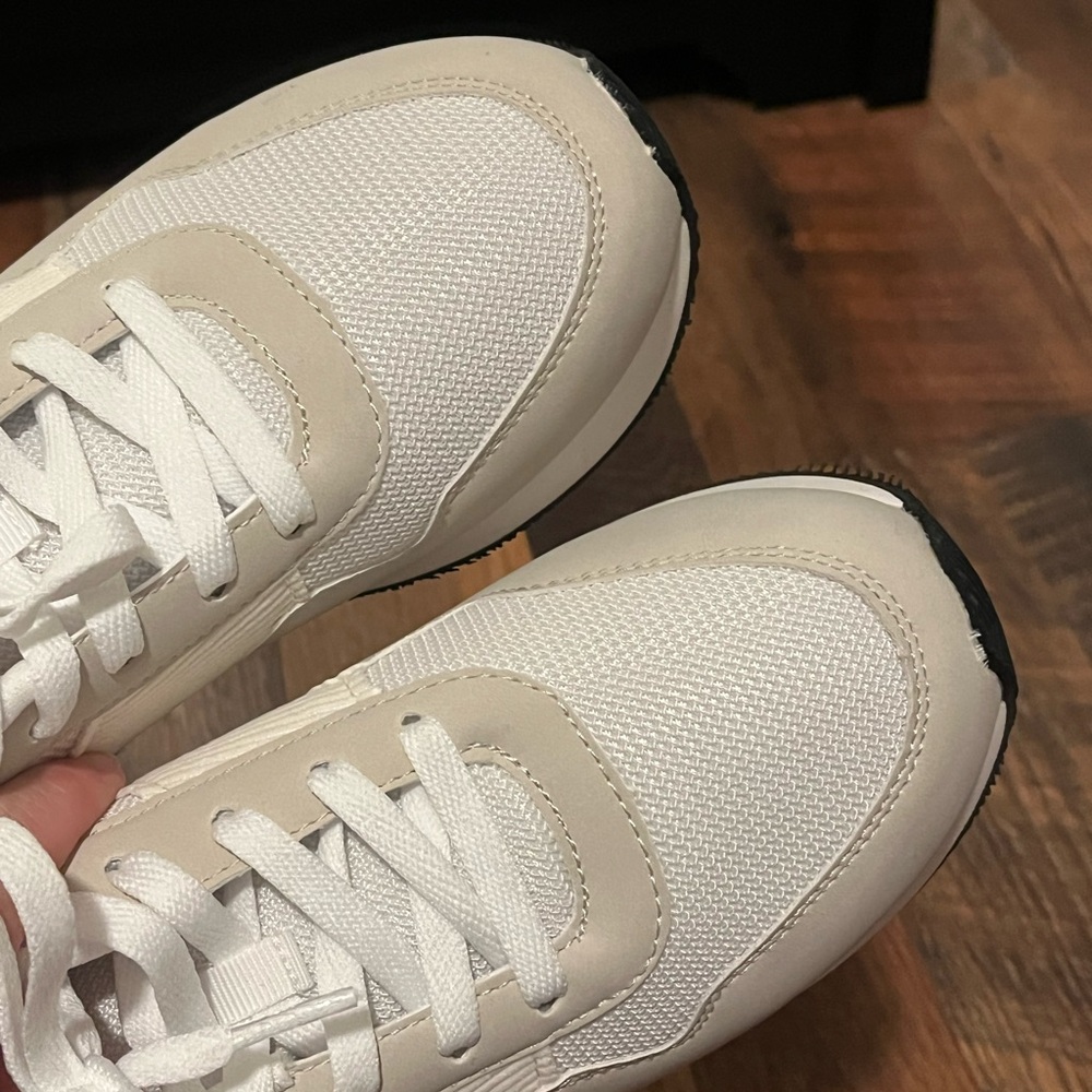 EUC WIDE Dream Pairs Comfy Women's Cream and White Sneakers - Picture 8 of 13